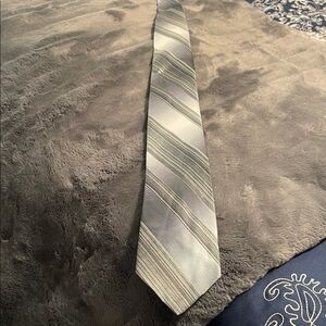 Elegant Gray Striped Men's Tie